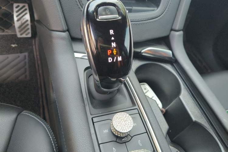 Used Cadillac XT6 2022 2.0T Six-Seater Two-Wheel-Drive Luxury Version Gear Lever