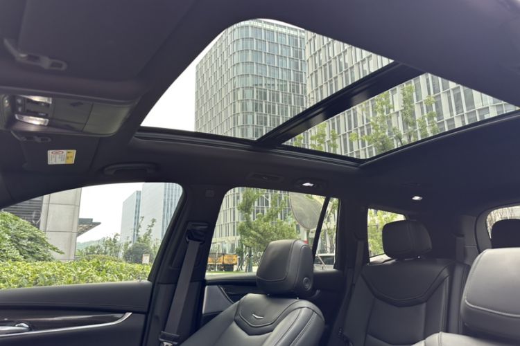 Used Cadillac XT6 2022 2.0T Six-Seater Four-Wheel-Drive Prestige Version Headliner