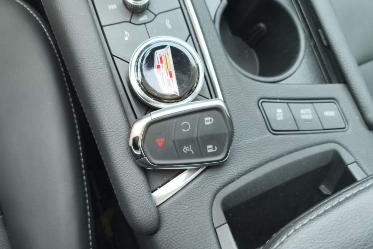 Used Cadillac XT6 2022 2.0T Six-Seater Four-Wheel-Drive Luxury Standard Edition Interior 1
