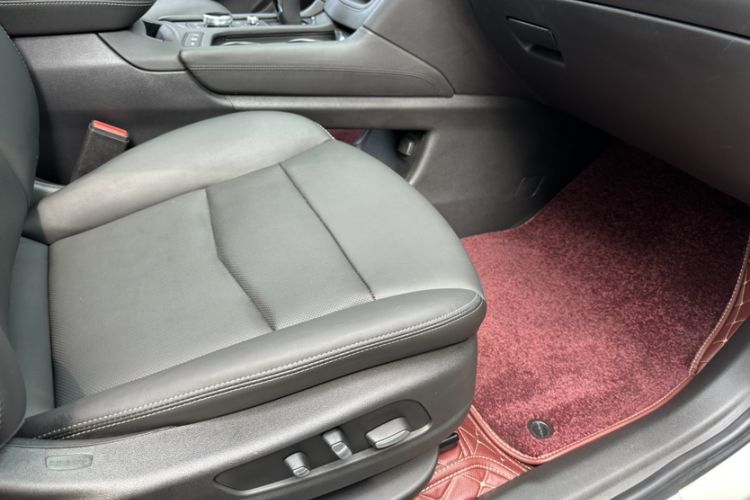 Used Cadillac XT6 2022 2.0T Six-Seater Four-Wheel-Drive Prestige Version Interior 10