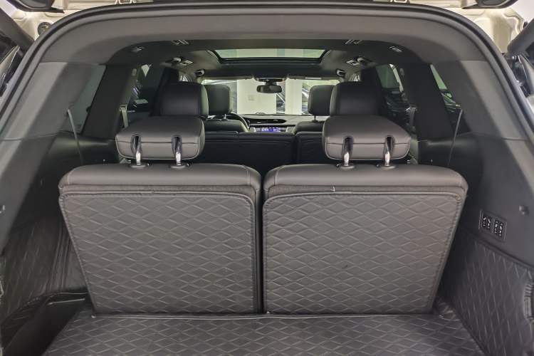 Used Cadillac XT6 2022 2.0T 7-Seater Two-Wheel Drive Luxury Version Interior 10