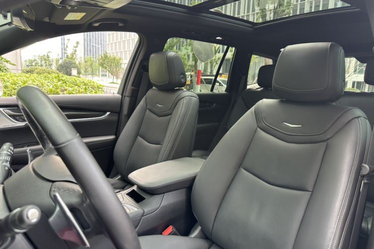 Used Cadillac XT6 2022 2.0T Six-Seater Four-Wheel-Drive Prestige Version Interior 12