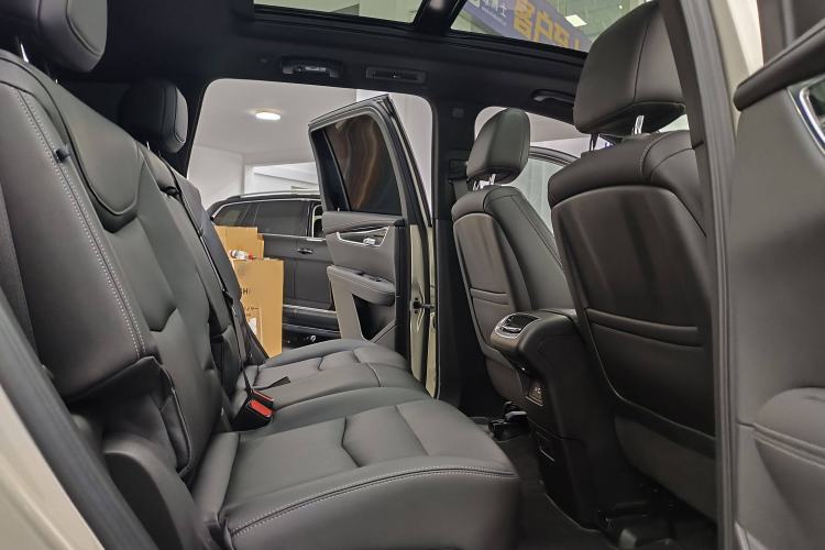 Used Cadillac XT6 2022 2.0T 7-Seater Two-Wheel Drive Luxury Version Interior 12