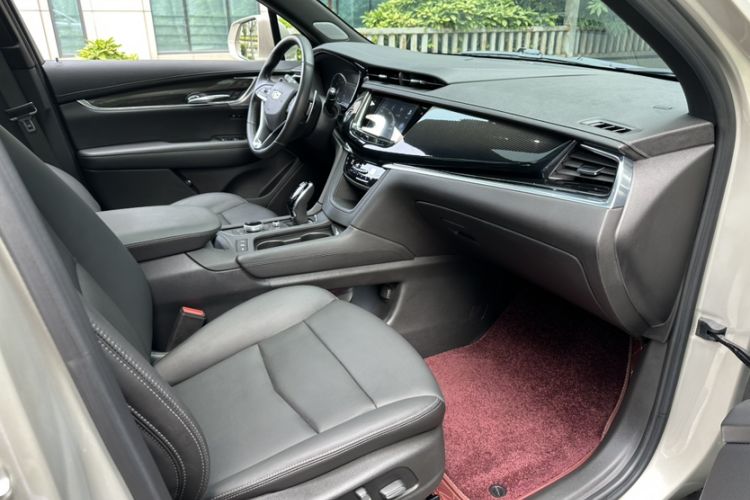 Used Cadillac XT6 2022 2.0T Six-Seater Four-Wheel-Drive Prestige Version Interior 13