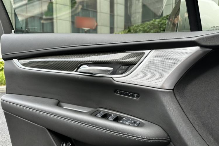 Used Cadillac XT6 2022 2.0T Six-Seater Four-Wheel-Drive Prestige Version Interior 2