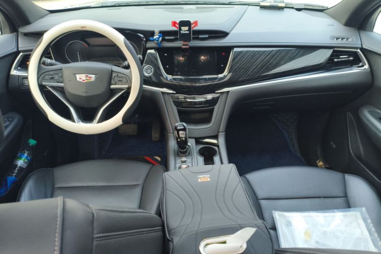 Used Cadillac XT6 2022 2.0T Six-Seater Four-Wheel-Drive Luxury Standard Edition Interior 2