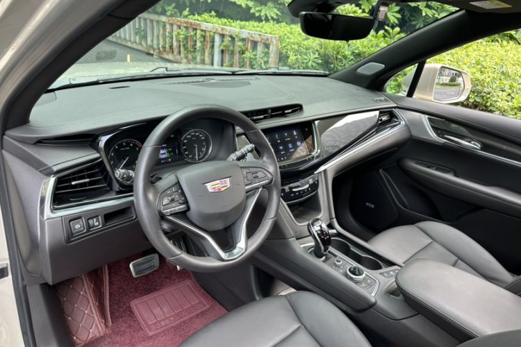 Used Cadillac XT6 2022 2.0T Six-Seater Four-Wheel-Drive Prestige Version Interior 3