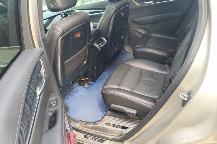 Used Cadillac XT6 2022 2.0T Six-Seater Four-Wheel-Drive Luxury Standard Edition Interior 4