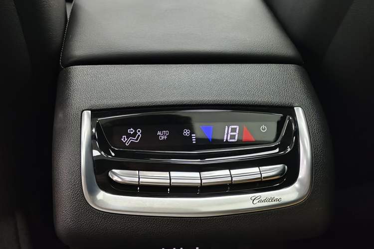 Used Cadillac XT6 2022 2.0T 7-Seater Two-Wheel Drive Luxury Version Interior 5