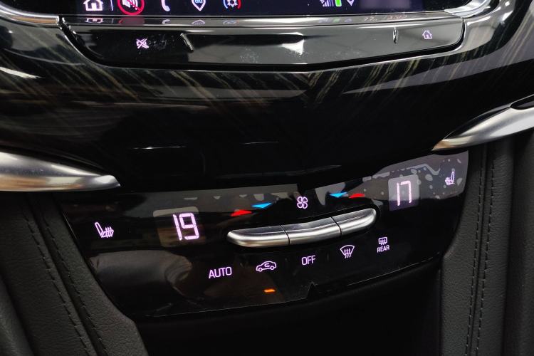 Used Cadillac XT6 2022 2.0T 7-Seater Two-Wheel Drive Luxury Version Interior 6