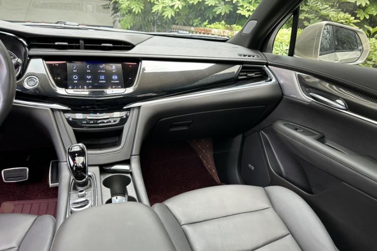 Used Cadillac XT6 2022 2.0T Six-Seater Four-Wheel-Drive Prestige Version Interior 7