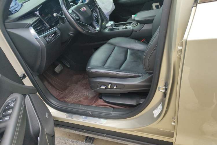 Used Cadillac XT6 2022 2.0T Six-Seater Four-Wheel Drive Luxury Version Left Front Seat