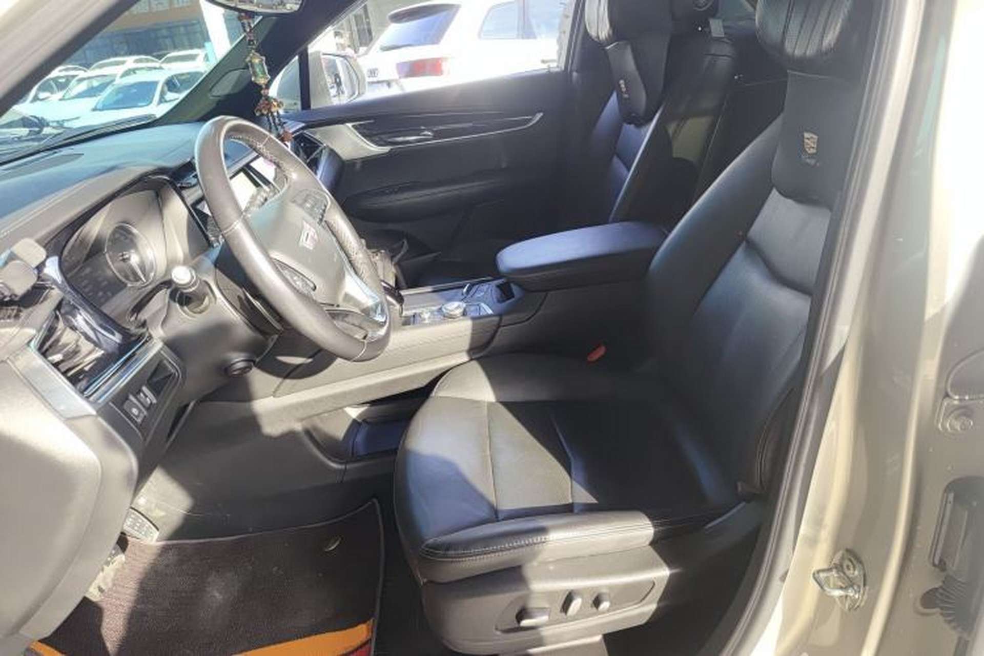 Used Cadillac XT6 2022 2.0T 7-Seater Four-Wheel Drive Luxury Version Left Front Seat