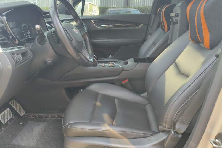 Used Cadillac XT6 2022 2.0T Six-Seater Two-Wheel-Drive Luxury Version Left Front Seat