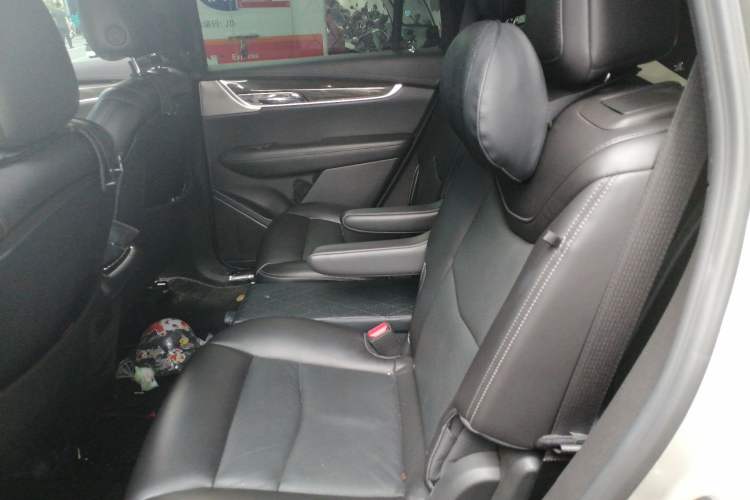 Used Cadillac XT6 2022 2.0T Six-Seater Four-Wheel-Drive Prestige Version Left Rear Seat