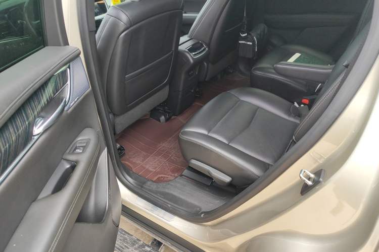 Used Cadillac XT6 2022 2.0T Six-Seater Four-Wheel Drive Luxury Version Left Rear Seat