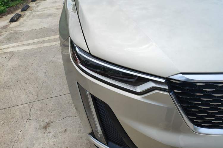 Used Cadillac XT6 2022 2.0T Six-Seater Four-Wheel Drive Luxury Version Right Front Headlight