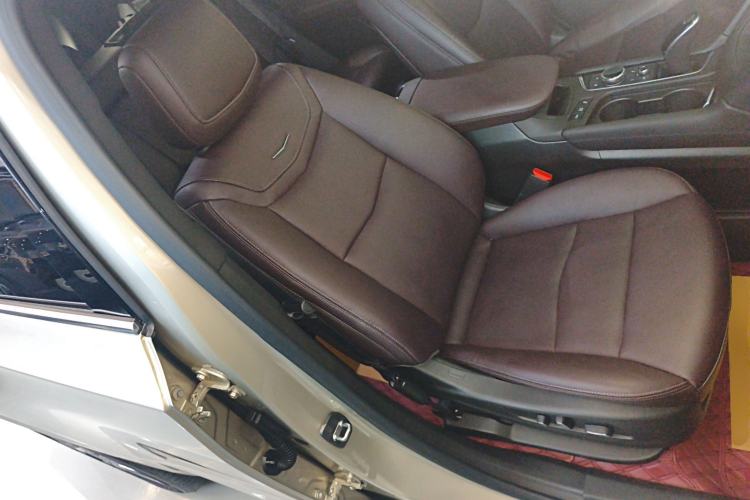 Used Cadillac XT6 2022 2.0T 7-Seater Four-Wheel Drive Luxury Version Right Front Seat