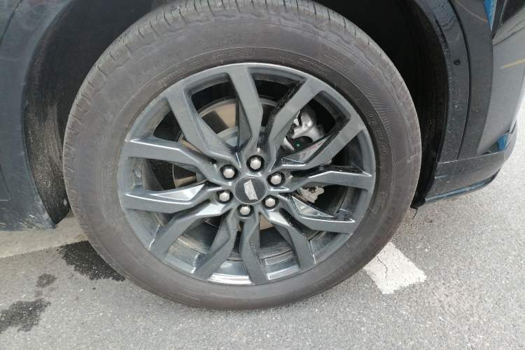 Used Cadillac XT6 2022 2.0T Six-Seater Four-Wheel-Drive Prestige Version Right Front Wheel Hub
