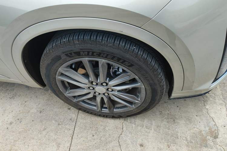 Used Cadillac XT6 2022 2.0T Six-Seater Four-Wheel Drive Luxury Version Right Front Wheel Hub