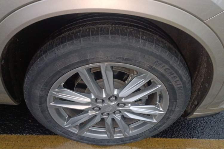 Used Cadillac XT6 2022 2.0T 7-Seater Four-Wheel Drive Luxury Version Right Front Wheel Hub