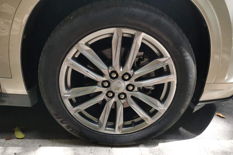 Used Cadillac XT6 2022 2.0T Six-Seater Four-Wheel Drive Luxury Version Right Front Wheel Hub