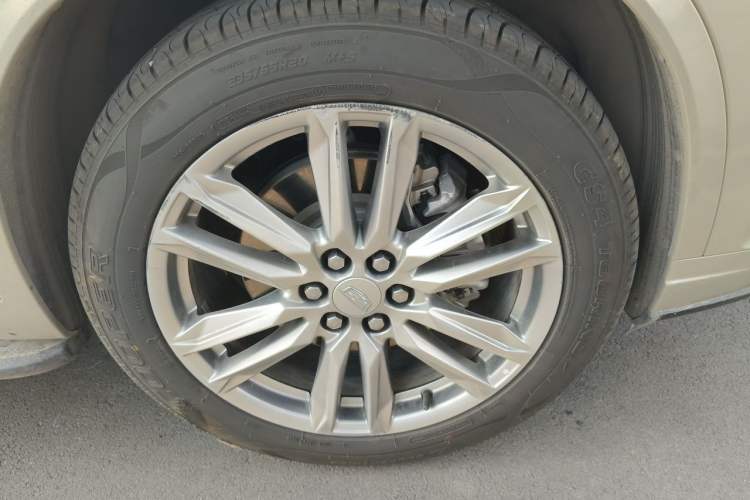Used Cadillac XT6 2022 2.0T Six-Seater Two-Wheel-Drive Luxury Version Right Front Wheel Hub