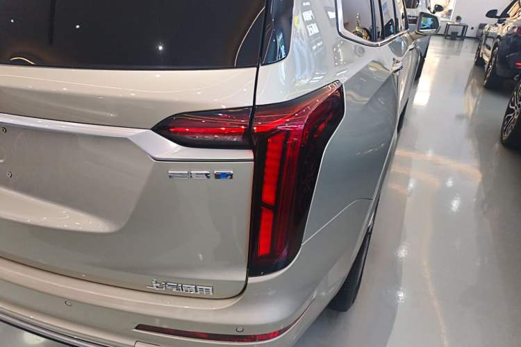 Used Cadillac XT6 2022 2.0T 7-Seater Four-Wheel Drive Luxury Version Right Rear Taillight