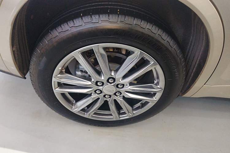 Used Cadillac XT6 2022 2.0T 7-Seater Four-Wheel Drive Luxury Version Right Rear Wheel Hub