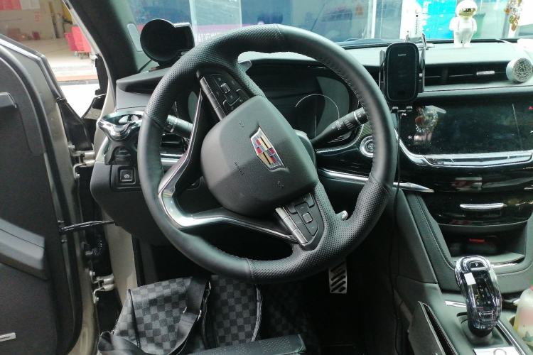 Used Cadillac XT6 2022 2.0T Six-Seater Four-Wheel-Drive Prestige Version Steering Wheel