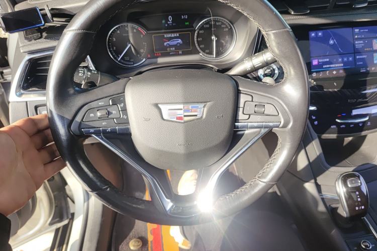 Used Cadillac XT6 2022 2.0T 7-Seater Four-Wheel Drive Luxury Version Steering Wheel