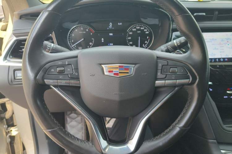 Used Cadillac XT6 2022 2.0T Six-Seater Two-Wheel-Drive Luxury Version Steering Wheel