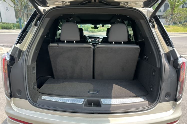 Used Cadillac XT6 2022 2.0T Six-Seater Four-Wheel-Drive Prestige Version Trunk