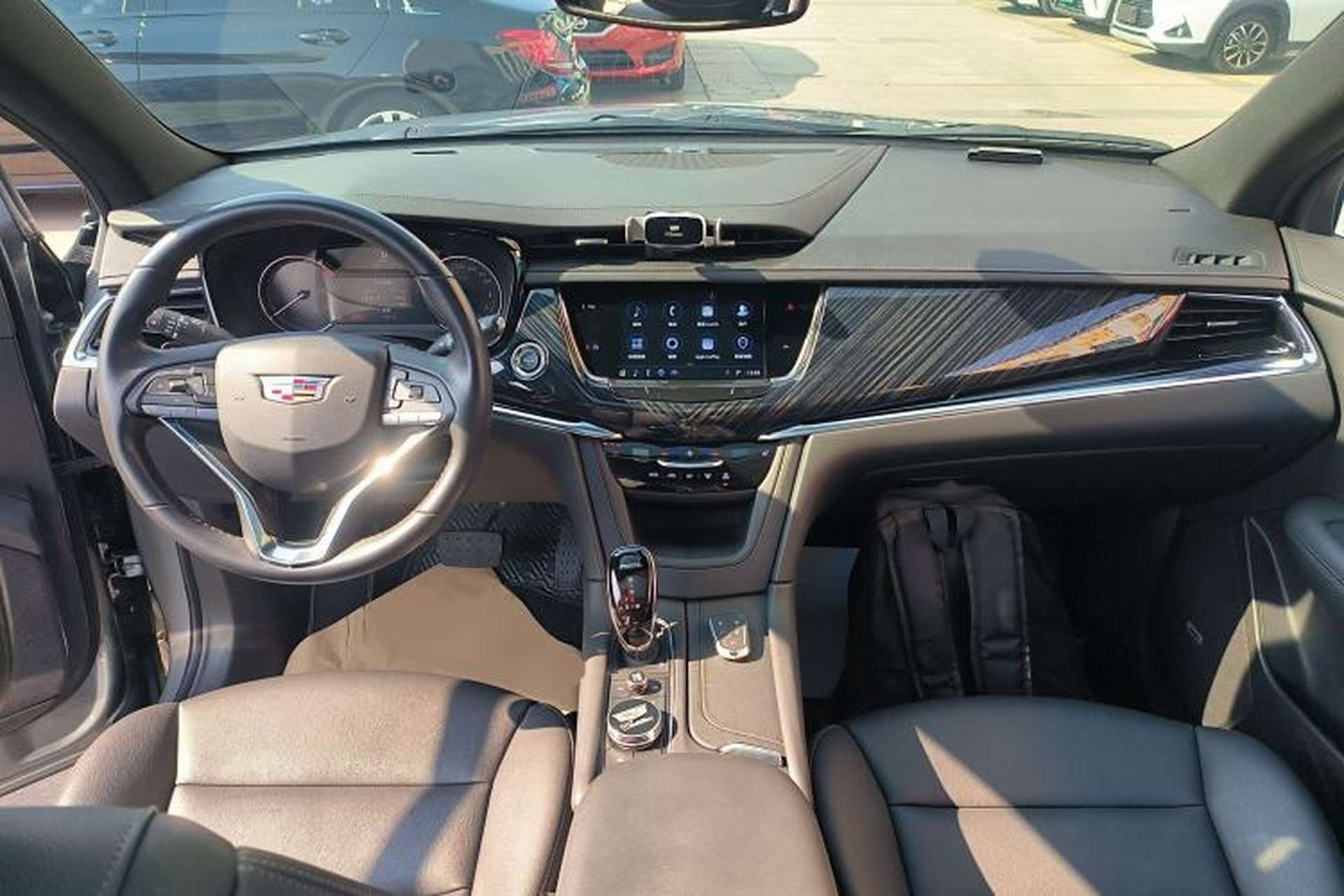 Used Cadillac XT6 2022 2.0T 7-Seater Two-Wheel Drive Luxury Version Center Console
