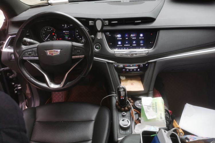 Used Cadillac XT6 2022 2.0T Six-Seater Four-Wheel-Drive Luxury Version Center Console