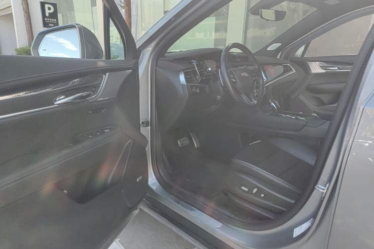 Used Cadillac XT6 2022 2.0T Six-Seater Four-Wheel-Drive Luxury Standard Edition Driver Seat
