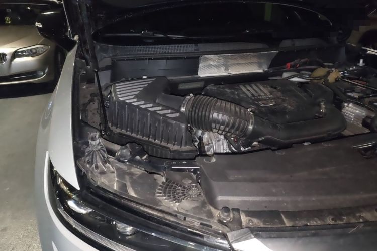 Used Cadillac XT6 2022 2.0T Six-Seater Four-Wheel Drive Luxury Version Engine Bay Right