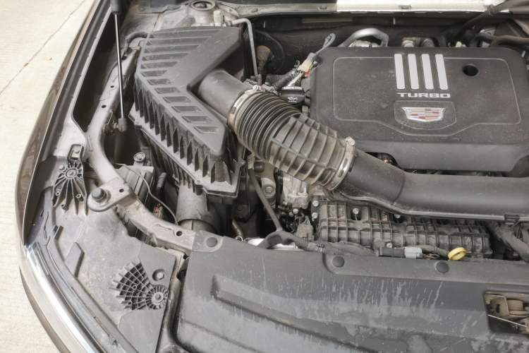 Used Cadillac XT6 2022 2.0T Six-Seater Four-Wheel-Drive Luxury Version Engine Bay Right