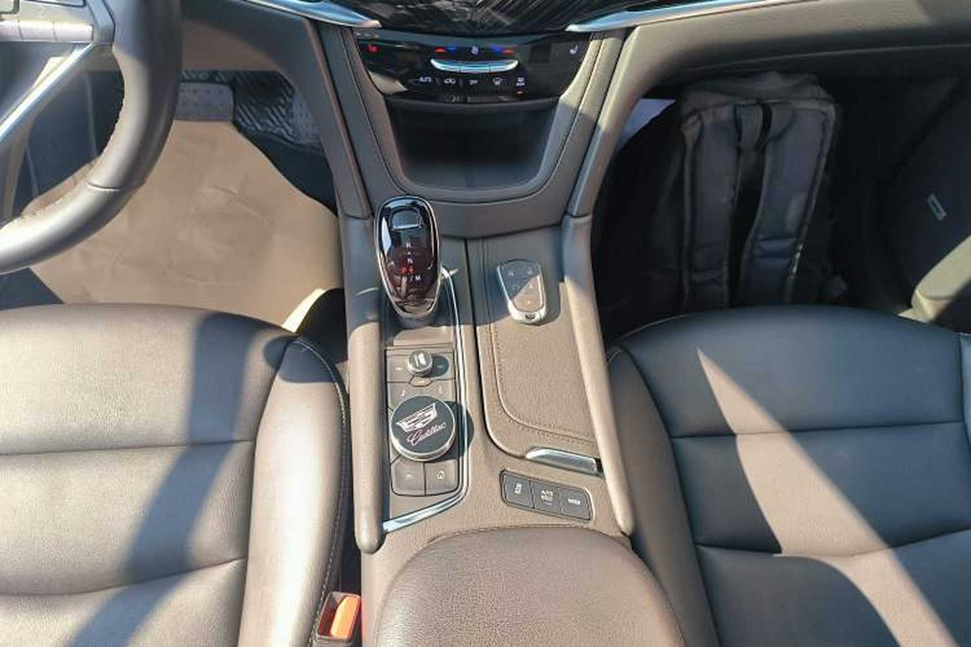Used Cadillac XT6 2022 2.0T 7-Seater Two-Wheel Drive Luxury Version Gear Lever