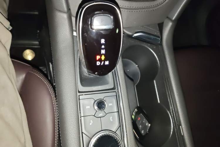 Used Cadillac XT6 2022 2.0T Six-Seater Four-Wheel Drive Luxury Version Gear Lever