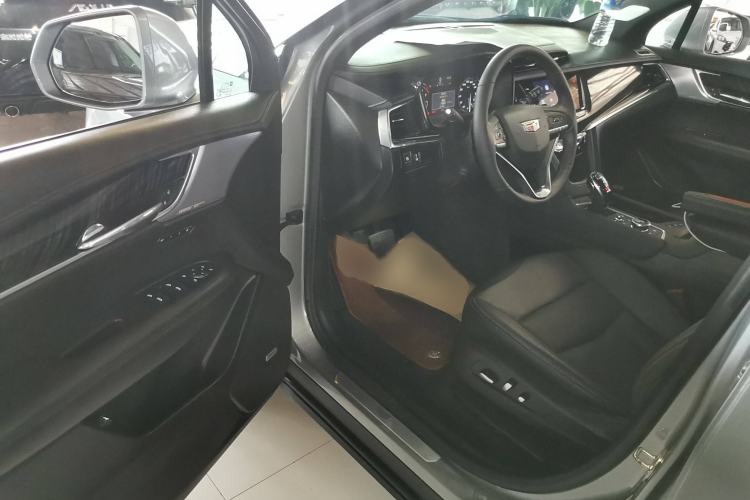 Used Cadillac XT6 2022 2.0T 7-Seater Four-Wheel Drive Luxury Version Interior 3