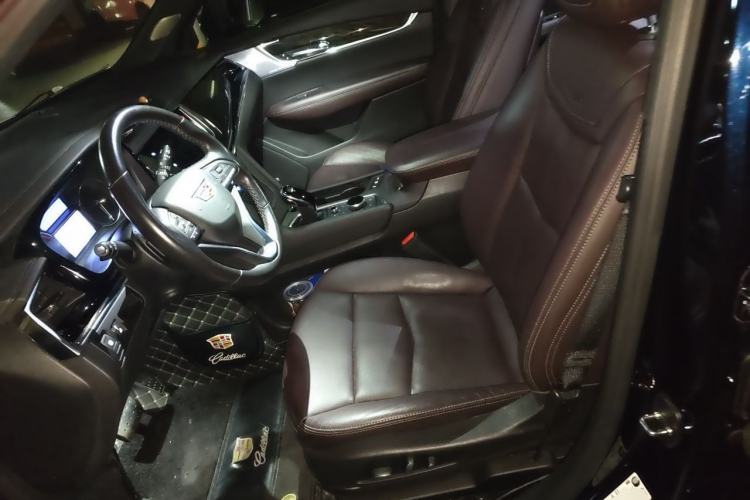 Used Cadillac XT6 2022 2.0T Six-Seater Four-Wheel Drive Luxury Version Left Front Seat