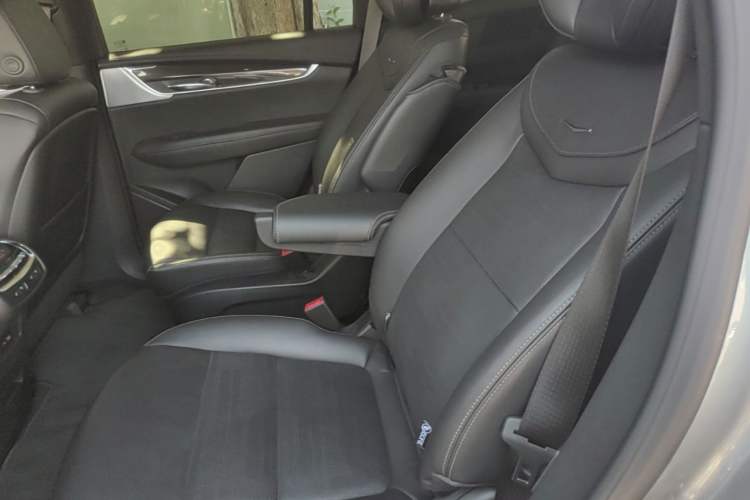Used Cadillac XT6 2022 2.0T Six-Seater Four-Wheel-Drive Luxury Standard Edition Left Rear Seat