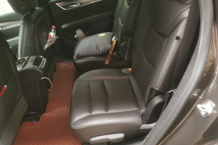 Used Cadillac XT6 2022 2.0T Six-Seater Four-Wheel-Drive Luxury Version Left Rear Seat