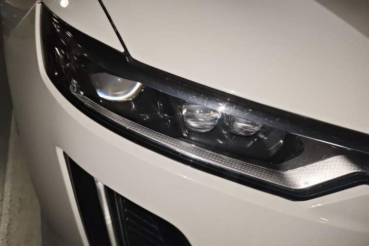 Used Cadillac XT6 2022 2.0T Six-Seater Four-Wheel Drive Luxury Version Right Front Headlight