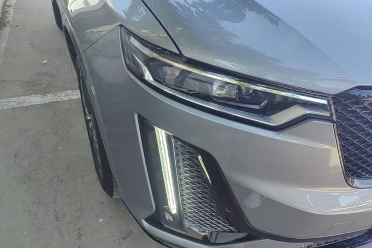 Used Cadillac XT6 2022 2.0T Six-Seater Four-Wheel-Drive Luxury Standard Edition Right Front Headlight