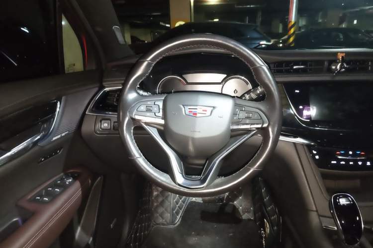 Used Cadillac XT6 2022 2.0T Six-Seater Four-Wheel Drive Luxury Version Steering Wheel
