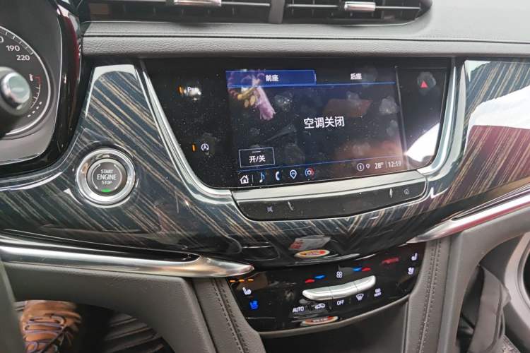Used Cadillac XT6 2022 2.0T Six-Seater Four-Wheel Drive Luxury Version Audio And AC Panel
