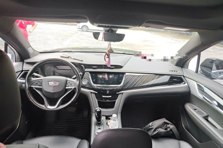 Used Cadillac XT6 2022 2.0T Six-Seater Four-Wheel Drive Luxury Version Center Console