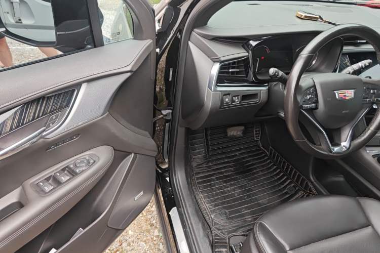 Used Cadillac XT6 2022 2.0T Six-Seater Four-Wheel Drive Luxury Version Driver Seat